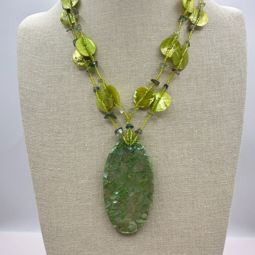 Vintage 80s Multi-Strand Necklace Green Cracked Shell Pendant Bead Jewelry